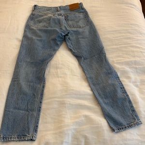 Levi’s Wedgie. Great wash! Vintage mom jean style fit. Structured 100% cotton.